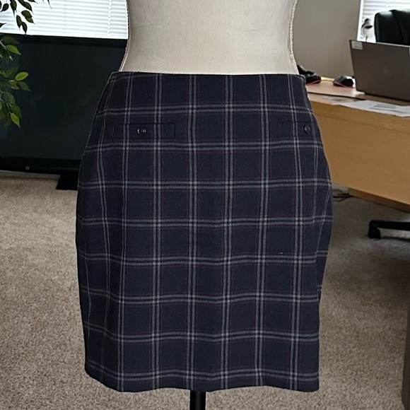 Banana Republic Women's Purple Plaid Wooly Straight Mini Skirt Size 4P - Picture 1 of 8
